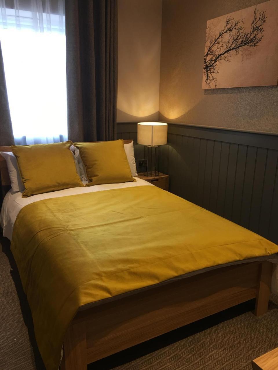 The Tower Arms Hotel Iver Dış mekan fotoğraf
