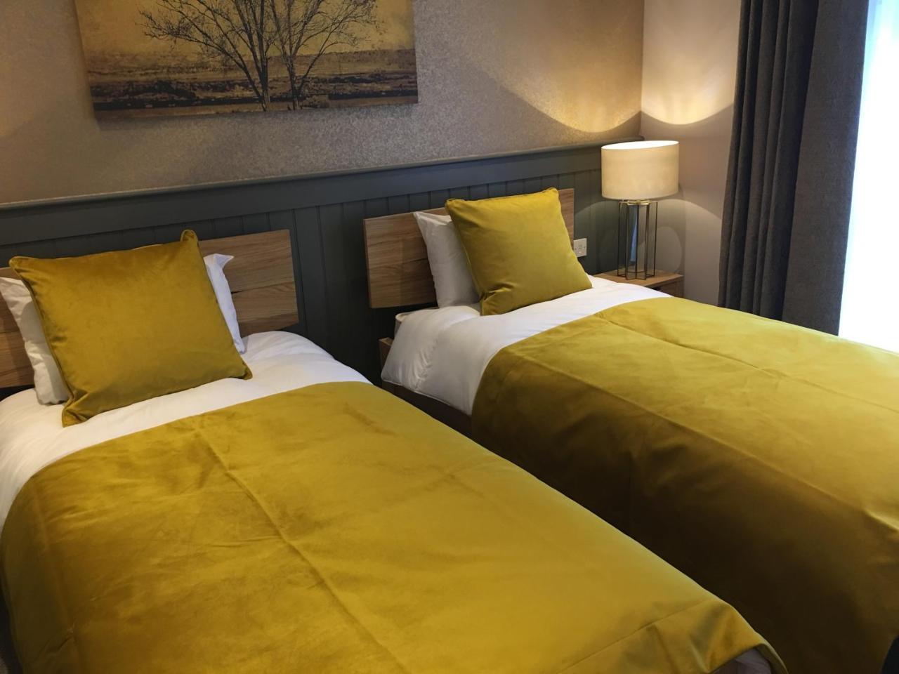 The Tower Arms Hotel Iver Dış mekan fotoğraf